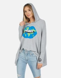 Wilma World Peace Lips -dress and personal adornment 1092 HAC 14023 HEG 04