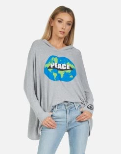 Wilma World Peace Lips -dress and personal adornment 1092 HAC 14023 HEG 05