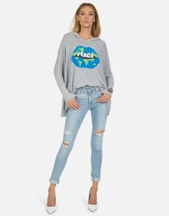 Wilma World Peace Lips -dress and personal adornment 1092 HAC 14023 HEG 06