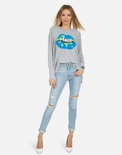 Wilma World Peace Lips -dress and personal adornment 1092 HAC 14023 HEG 07