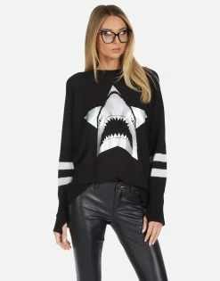 Halsey Star Shark 9 Halsey Star Shark -dress and personal adornment 1427 CSM 13875F BLKCRME 04