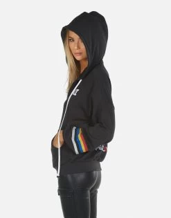 Kaliyah Peace Hand Elements -dress and personal adornment 1430 MSF 24126 ONX 09