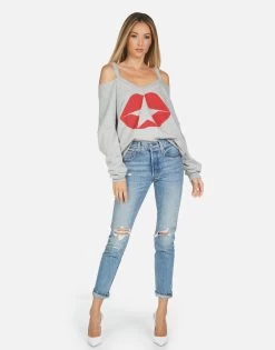 Patricia Star Kiss 9 Patricia Star Kiss -dress and personal adornment 1437 GSA 14100 HEG 03