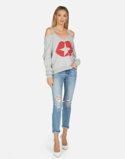 Patricia Star Kiss 10 Patricia Star Kiss -dress and personal adornment 1437 GSA 14100 HEG 04