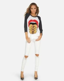 Kenya X Tiger Tongue 9 Kenya X Tiger Tongue -dress and personal adornment 2295 VCT X14104 MONX 02