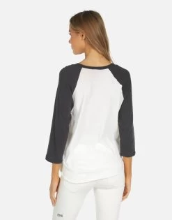 Kenya X Tiger Tongue 10 Kenya X Tiger Tongue -dress and personal adornment 2295 VCT X14104 MONX 05