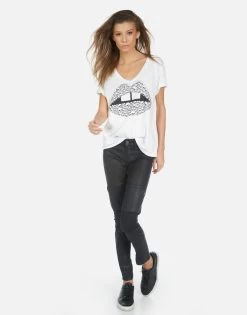 Elara Skull Lip 15 Elara Skull Lip -dress and personal adornment 2319 TNC 14179 WHT 06