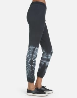 Gia Text Happy Face 22 Gia Text Happy Face -dress and personal adornment 4009 CSA 14147 LUE 05