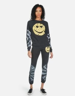 Gia Text Happy Face 26 Gia Text Happy Face -dress and personal adornment 4009 CSA 14147 LUE 09