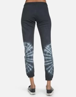 Gia Text Happy Face 33 Gia Text Happy Face -dress and personal adornment 4009 CSA 14147 LUE 16