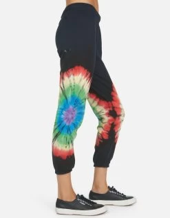 Alana Star Kiss 22 Alana Star Kiss -dress and personal adornment 4035 CSA 14102 RBUR 08