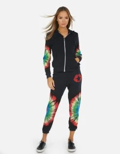 Alana Star Kiss 20 Alana Star Kiss -dress and personal adornment 4035 CSA 14102 RBUR 09