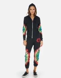 Alana Star Kiss 23 Alana Star Kiss -dress and personal adornment 4035 CSA 14102 RBUR 10