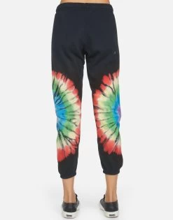 Alana Star Kiss 24 Alana Star Kiss -dress and personal adornment 4035 CSA 14102 RBUR 13