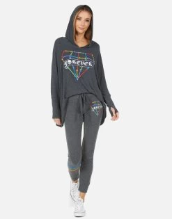 Kizzy Bone Diamond -dress and personal adornment 4056 HAC 13926 HEB 08