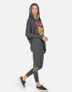 Kizzy Tiger Tongue -dress and personal adornment 4056 HAC 14109 HEB 04