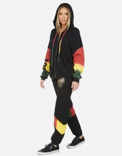 Ophelia Rasta Lion -dress and personal adornment 4116 CSA 13948 BRST 10